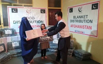 Distribution of blankets to Afghan women in need.