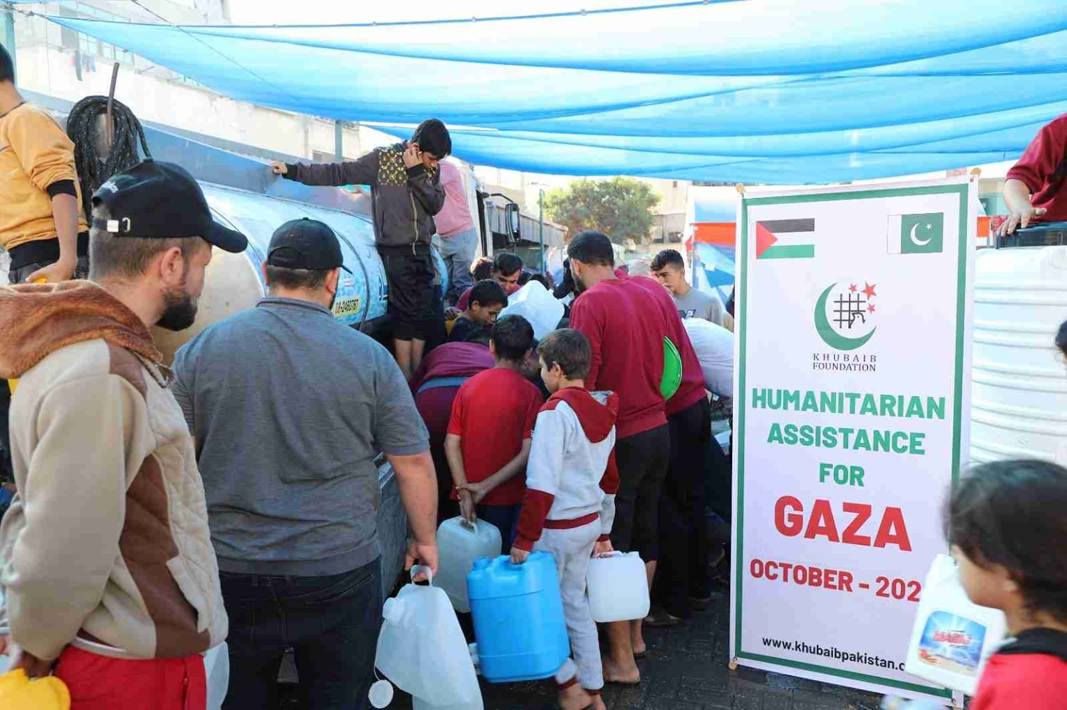 Water distribution efforts in Gaza by Khubaib Foundation for humanitarian aid.