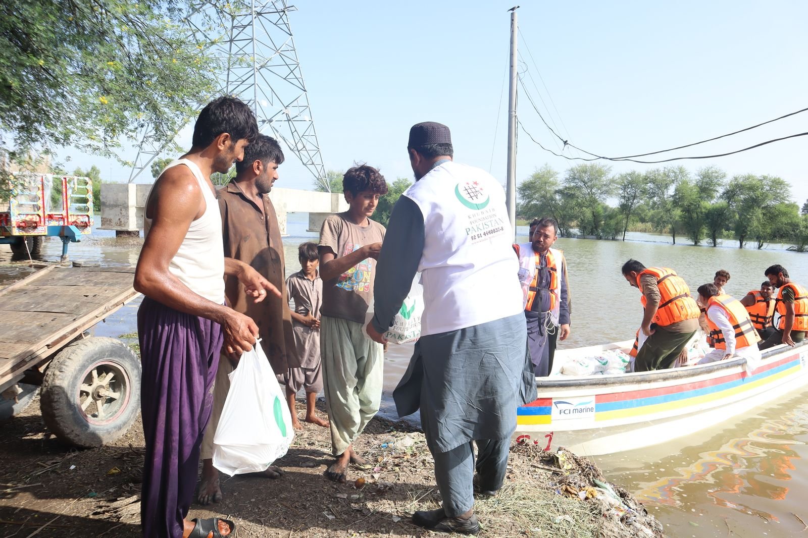 Khubaib Foundation distributing Aid to Flood victums