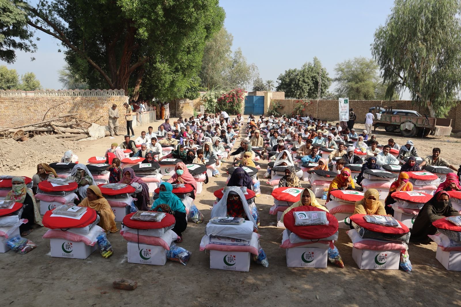 Khubaib Foundation distributing Goods to Flood Victums in Pakistan.
