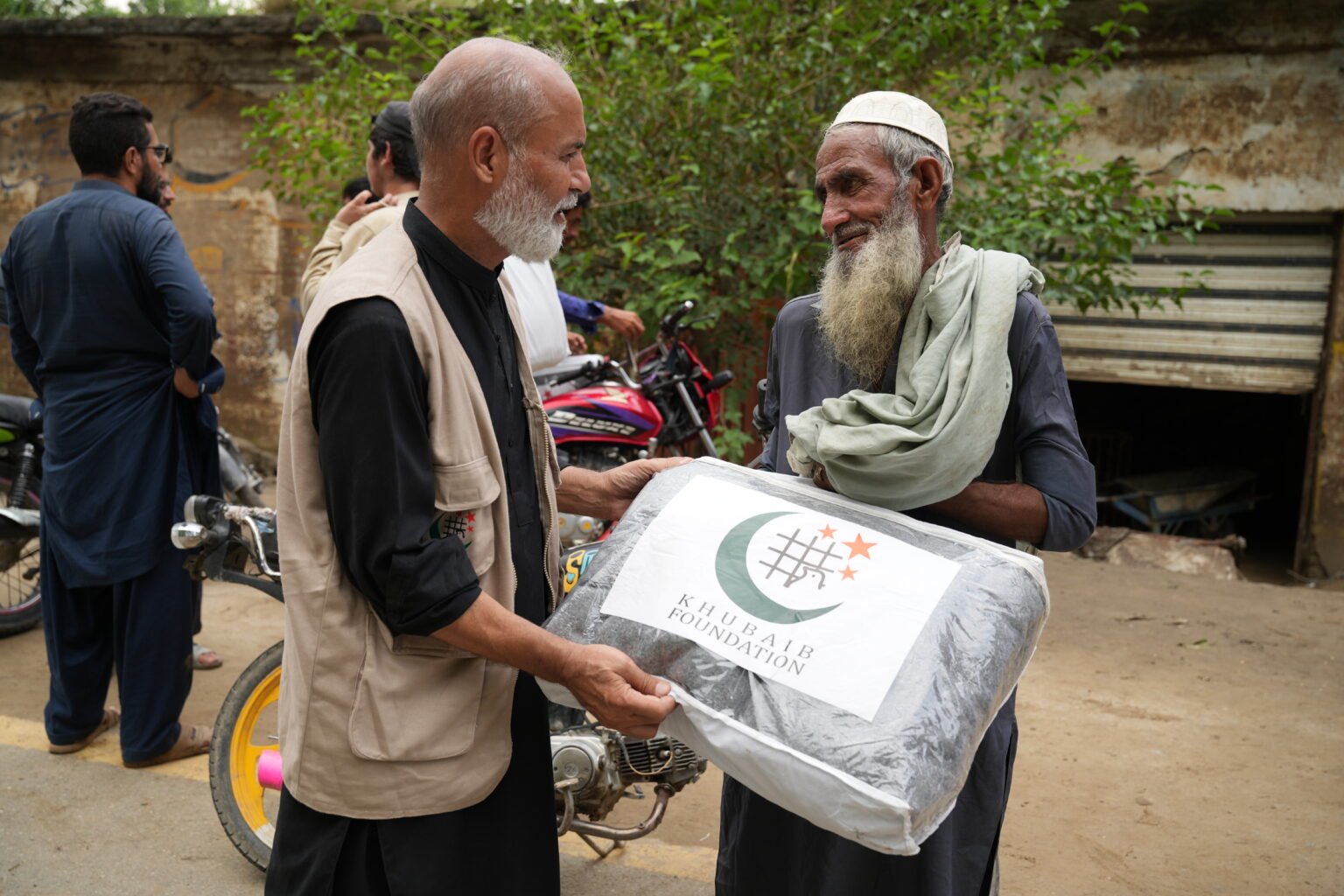 Khubaib Foundation Distributing Blankets